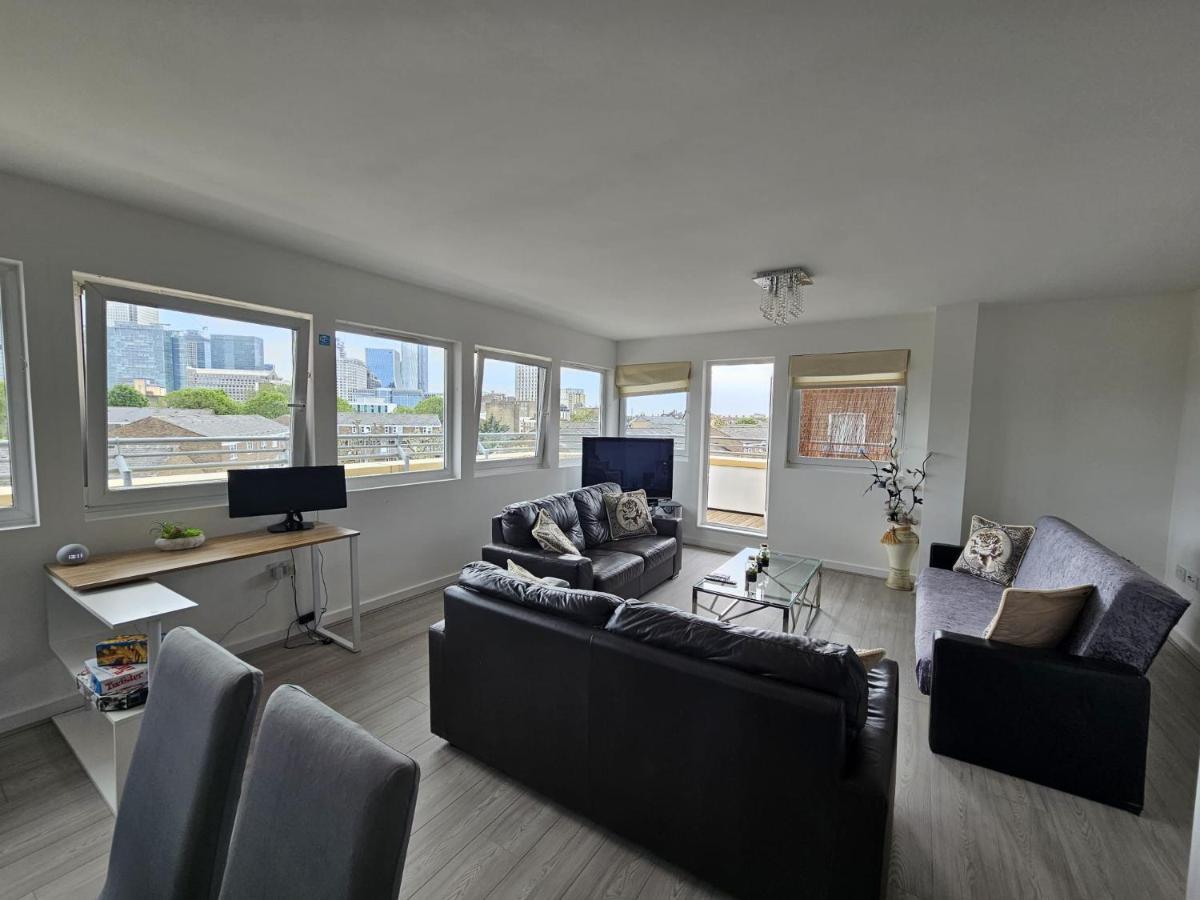 Apartment Panoramic City Views, Free Wifi, Canary Wharf Penthouse London