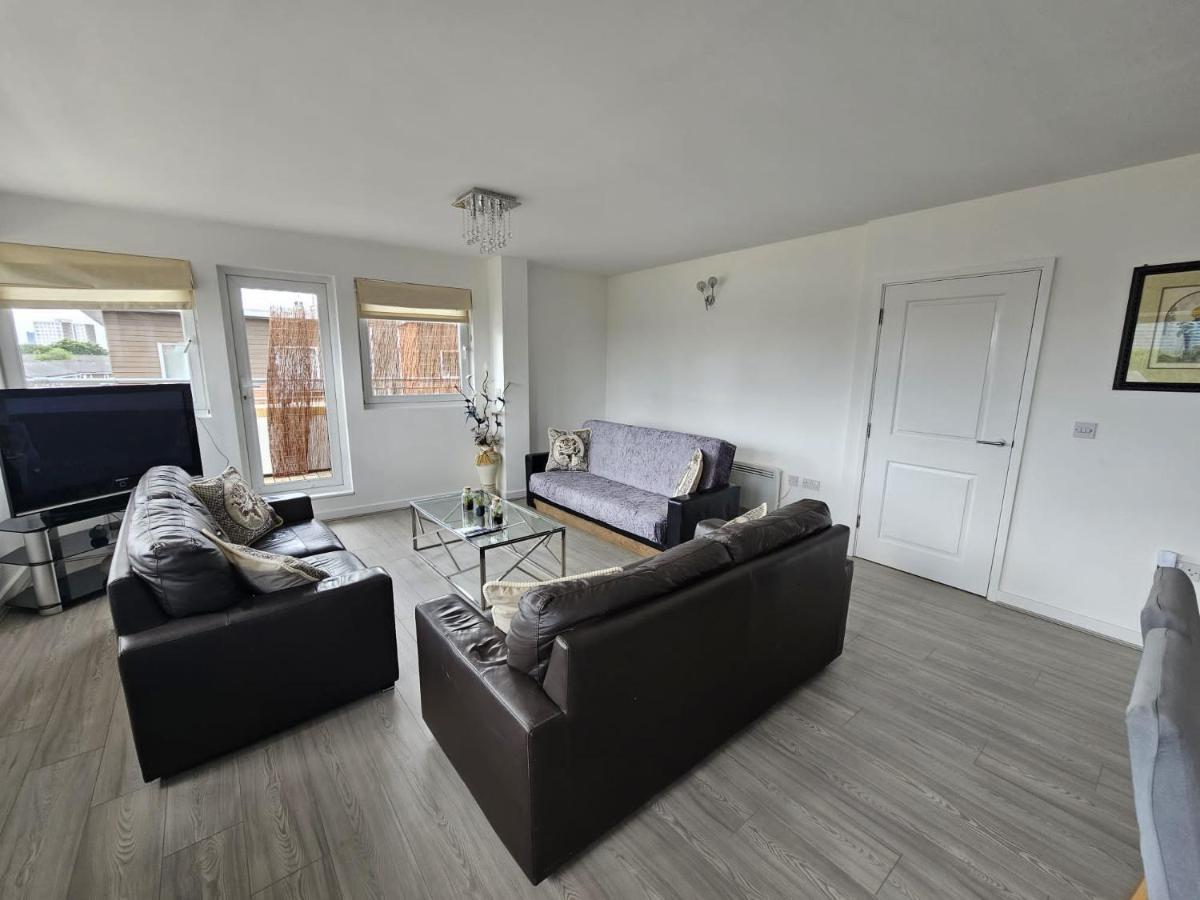 Panoramic City Views, Free Wifi, Canary Wharf Penthouse *