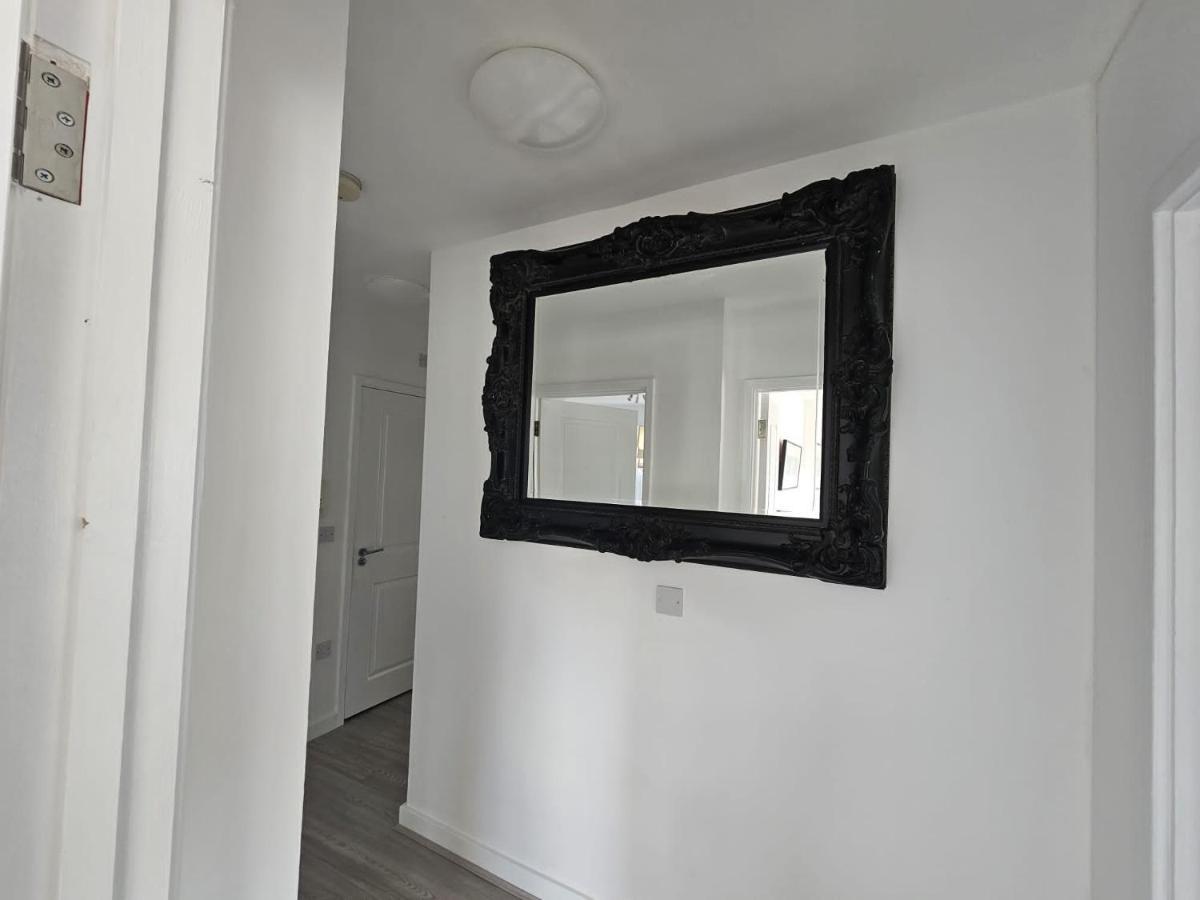 Apartment Panoramic City Views, Free Wifi, Canary Wharf Penthouse London