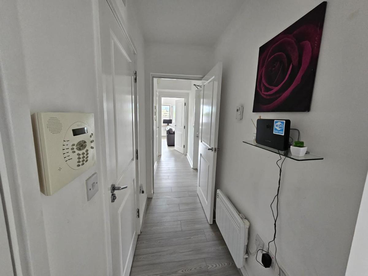 Panoramic City Views, Free Wifi, Canary Wharf Penthouse Apartment