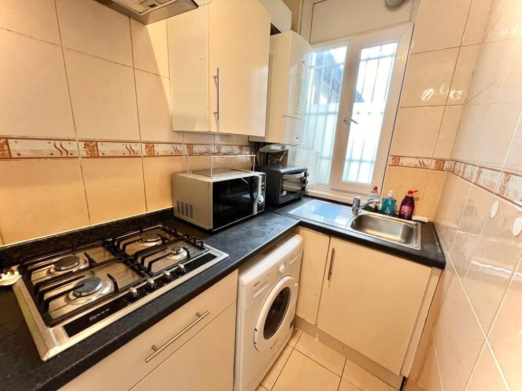 Stepney Green Holiday Apartment London