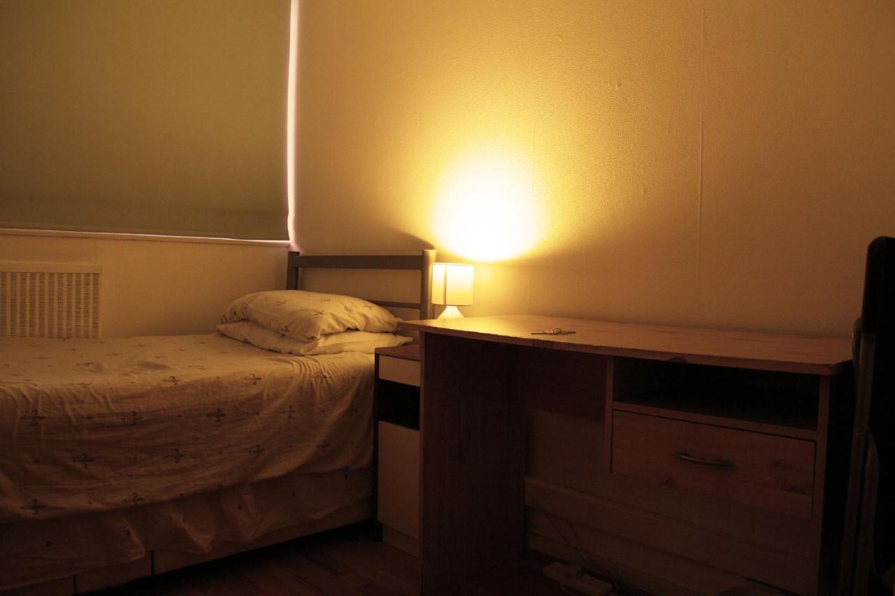 Homestay Elephant & Castle - Zone 2 - Private - Shared Bathroom *