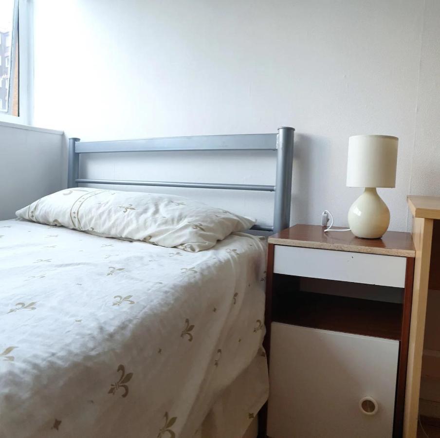 Homestay Elephant & Castle - Zone 2 - Private - Shared Bathroom London