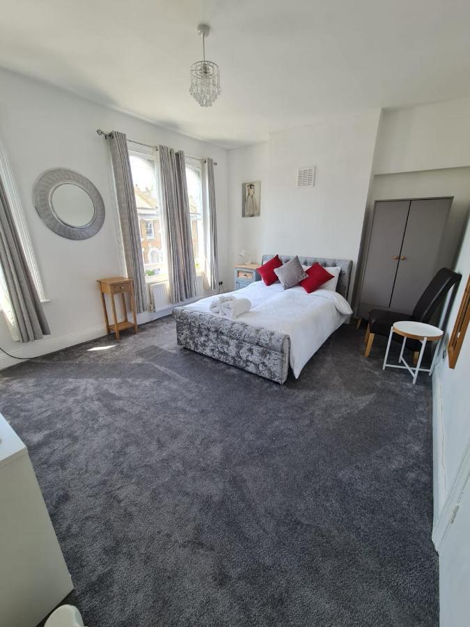 Three Bedroom House * Londres
