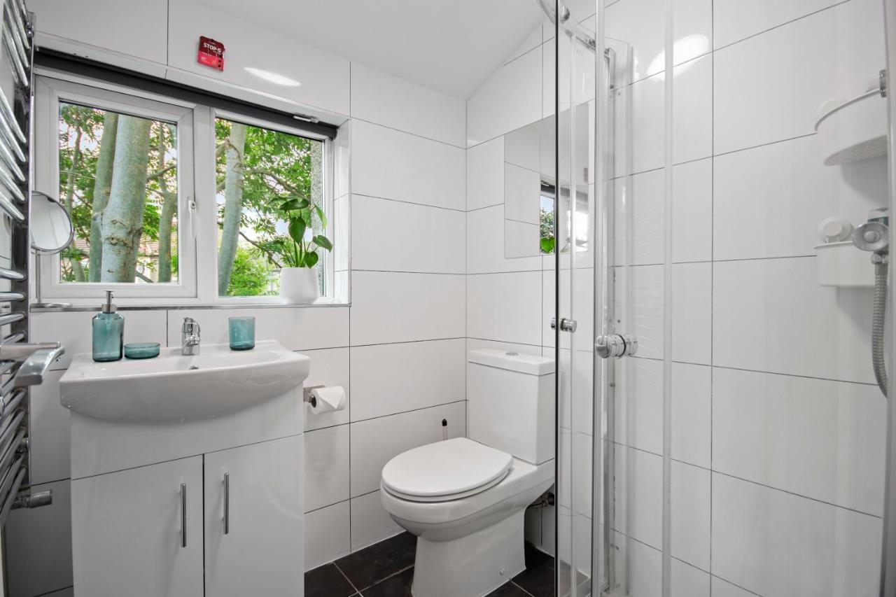 Modern 2 Bed East By Rebby Sleeps 5 Near Canning Town Station Appartement