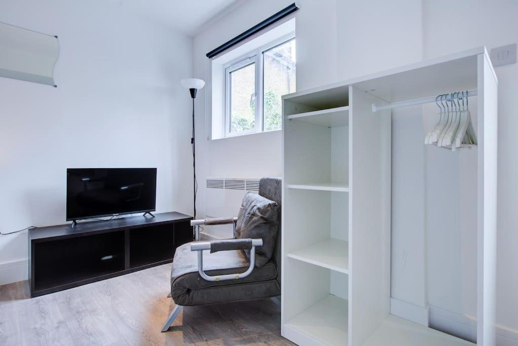 Comfy Lewisham Studio: Access & Free Parking Apartment London