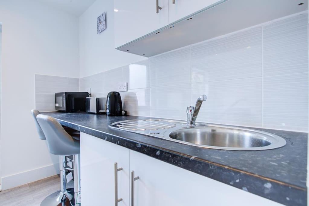 Comfy Lewisham Studio: Access & Free Parking *