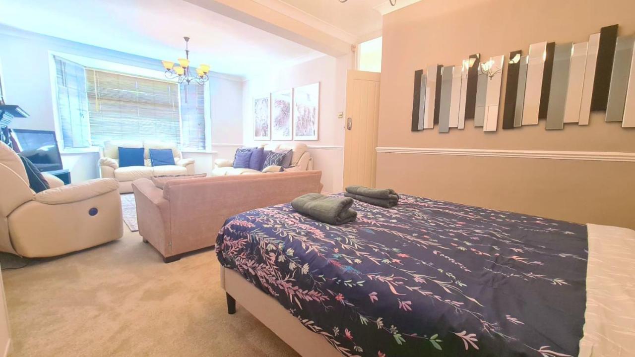 Private In East Ham *
