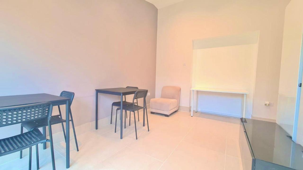 Private In East Ham