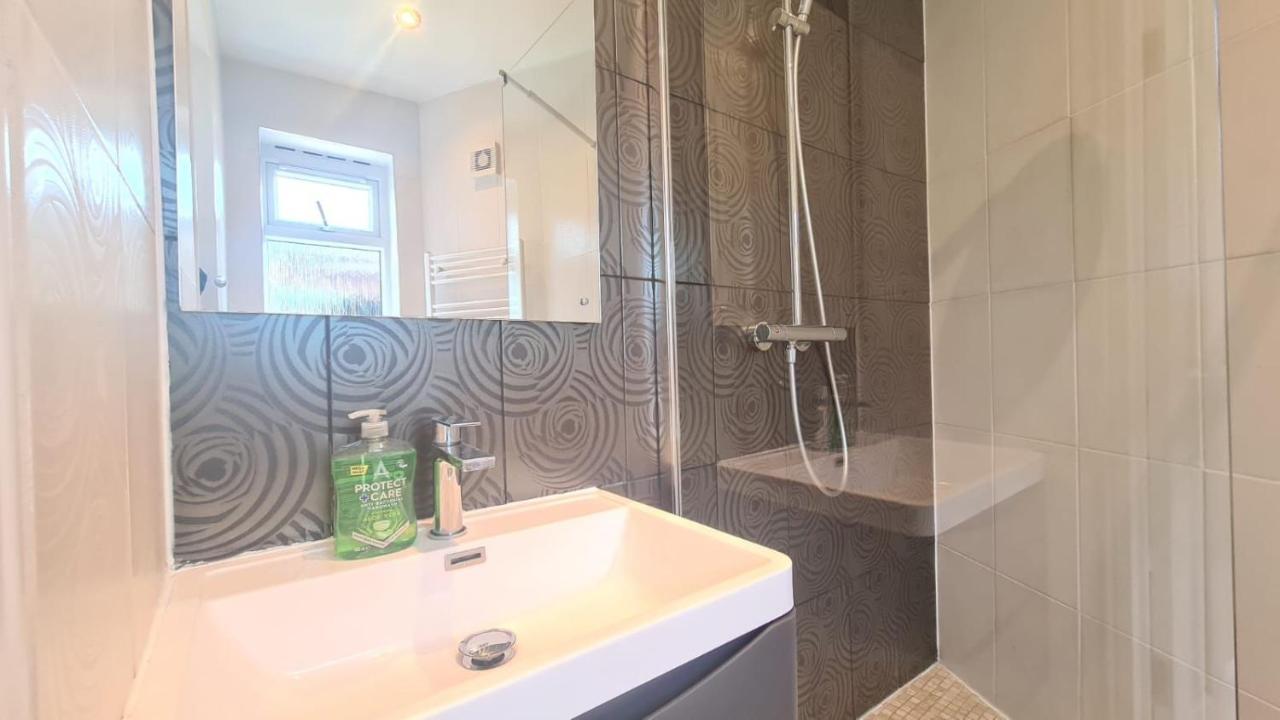 Private In East Ham *