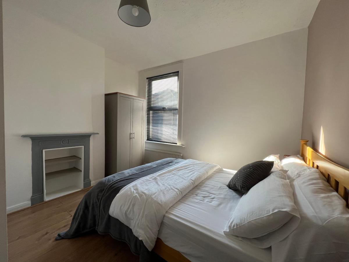 Entire Luxury 4 Bedroom Victorian House With 2 En-suite - Forest Hill, Apartment