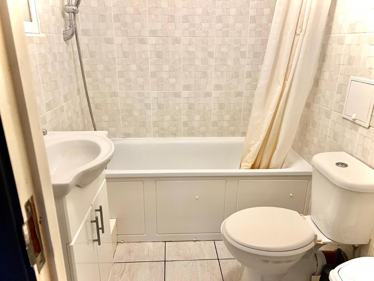 White Chapel Holiday 2 Bedroom London