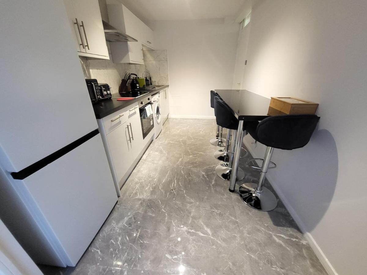 Modern Charlton Apartment London