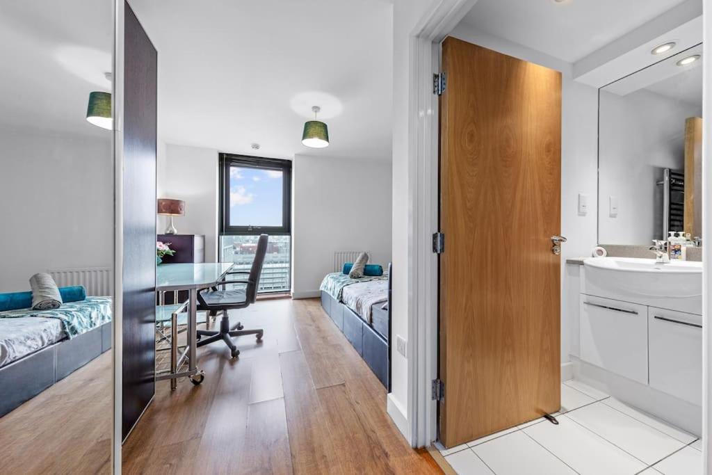 Lovely & Cosy 2 Beds Skyline View London