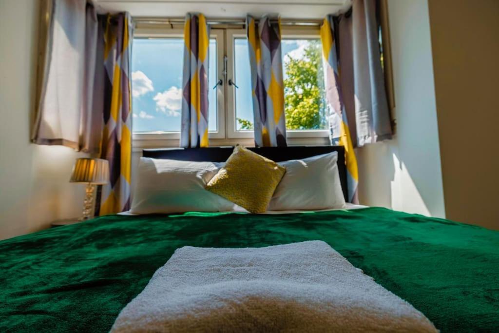 Leilighet 2 Bedrooms -parking-very Spacious-wifi London