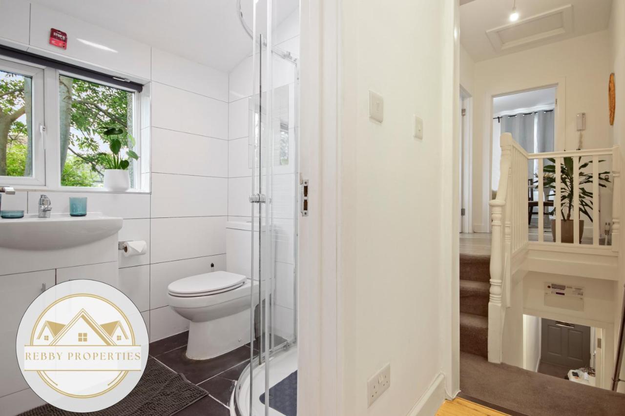 Modern 2 Bed East By Rebby Sleeps 5 Near Canning Town Station Appartement *