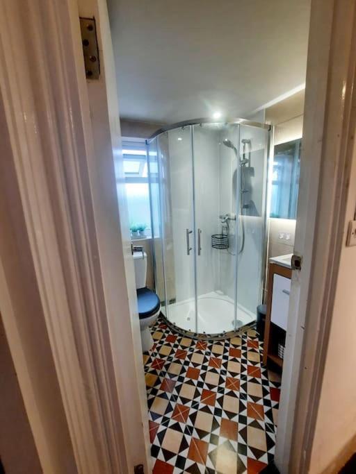 Alross Flat / Private Bathroom