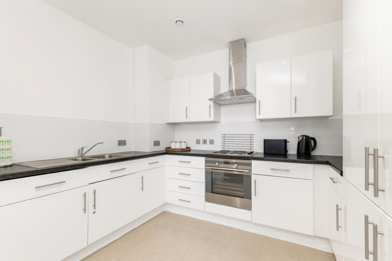 Khayat Homes - The Ferry - Two Bed Appartement Londen