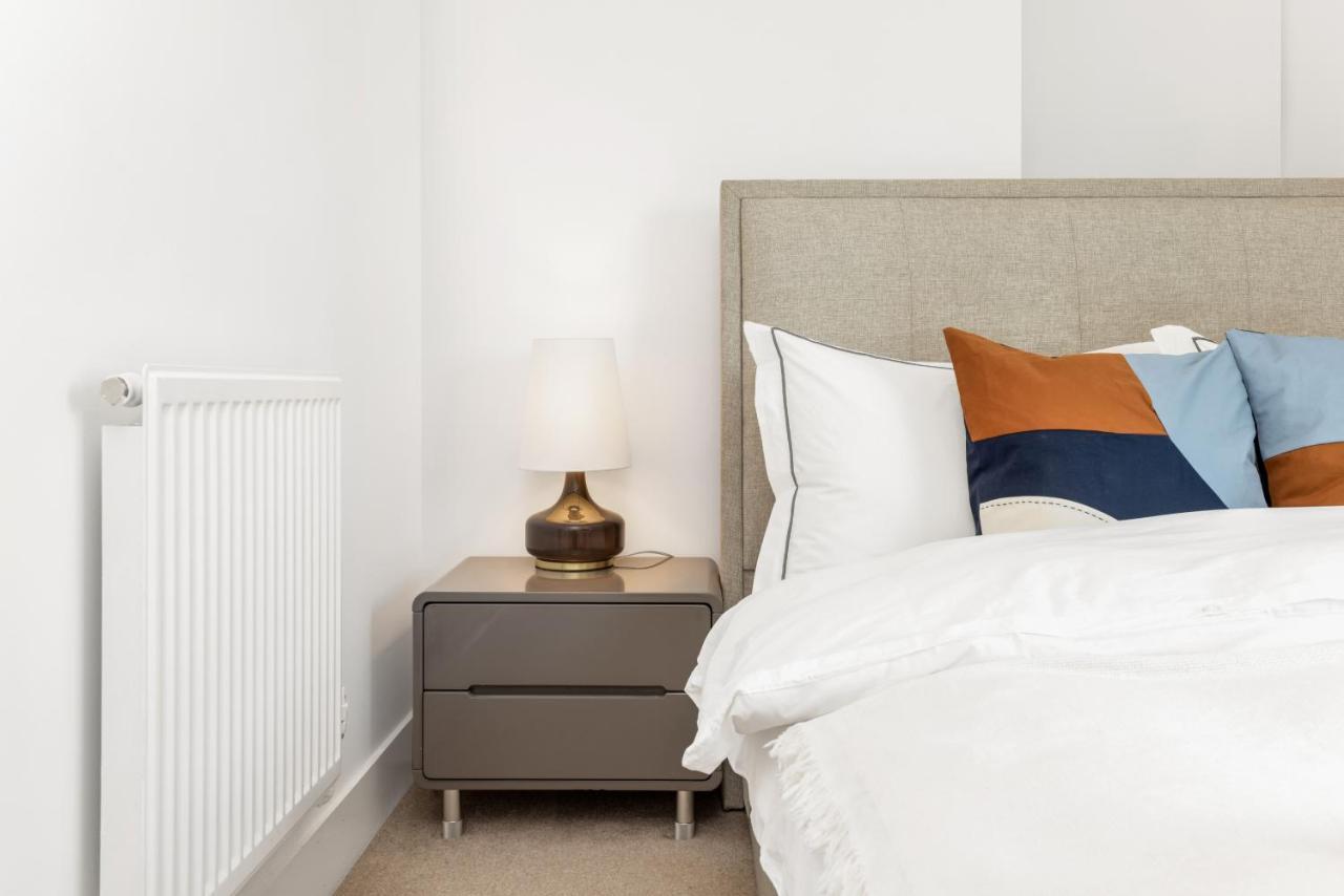 Khayat Homes - The Ferry - Two Bed Appartement Londen