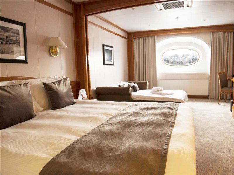 Sunborn Yacht Hotel London