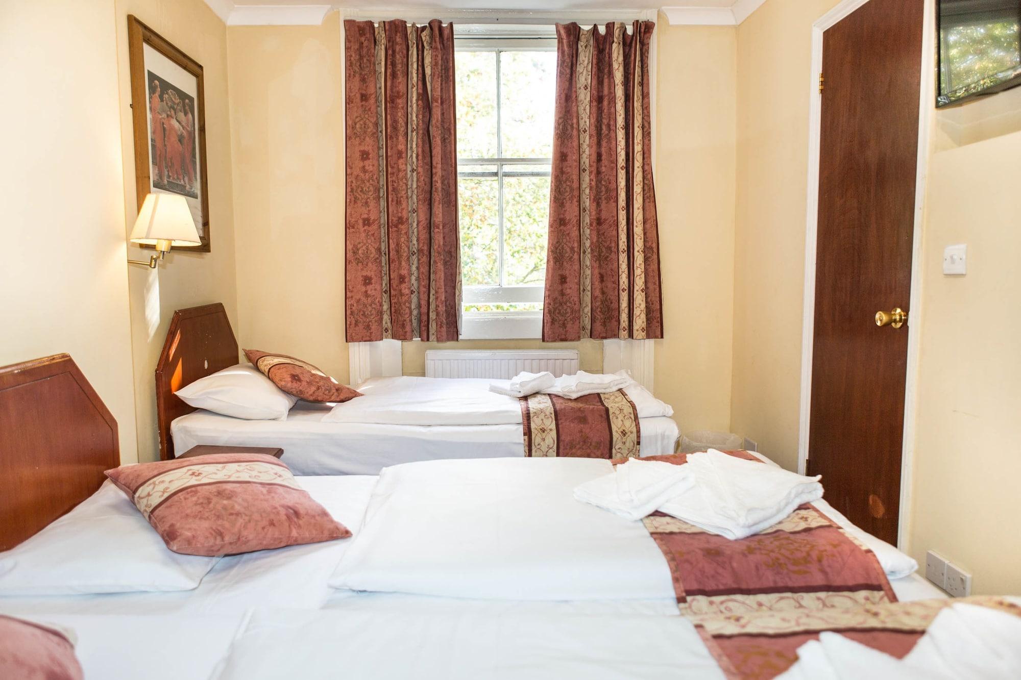 Dolphin Hotell 3*