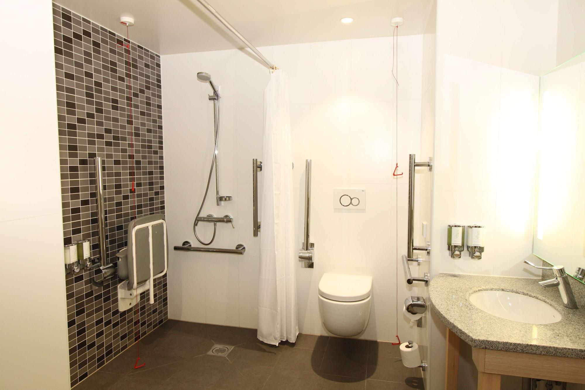 Hampton By Hilton Docklands Hotell 3*