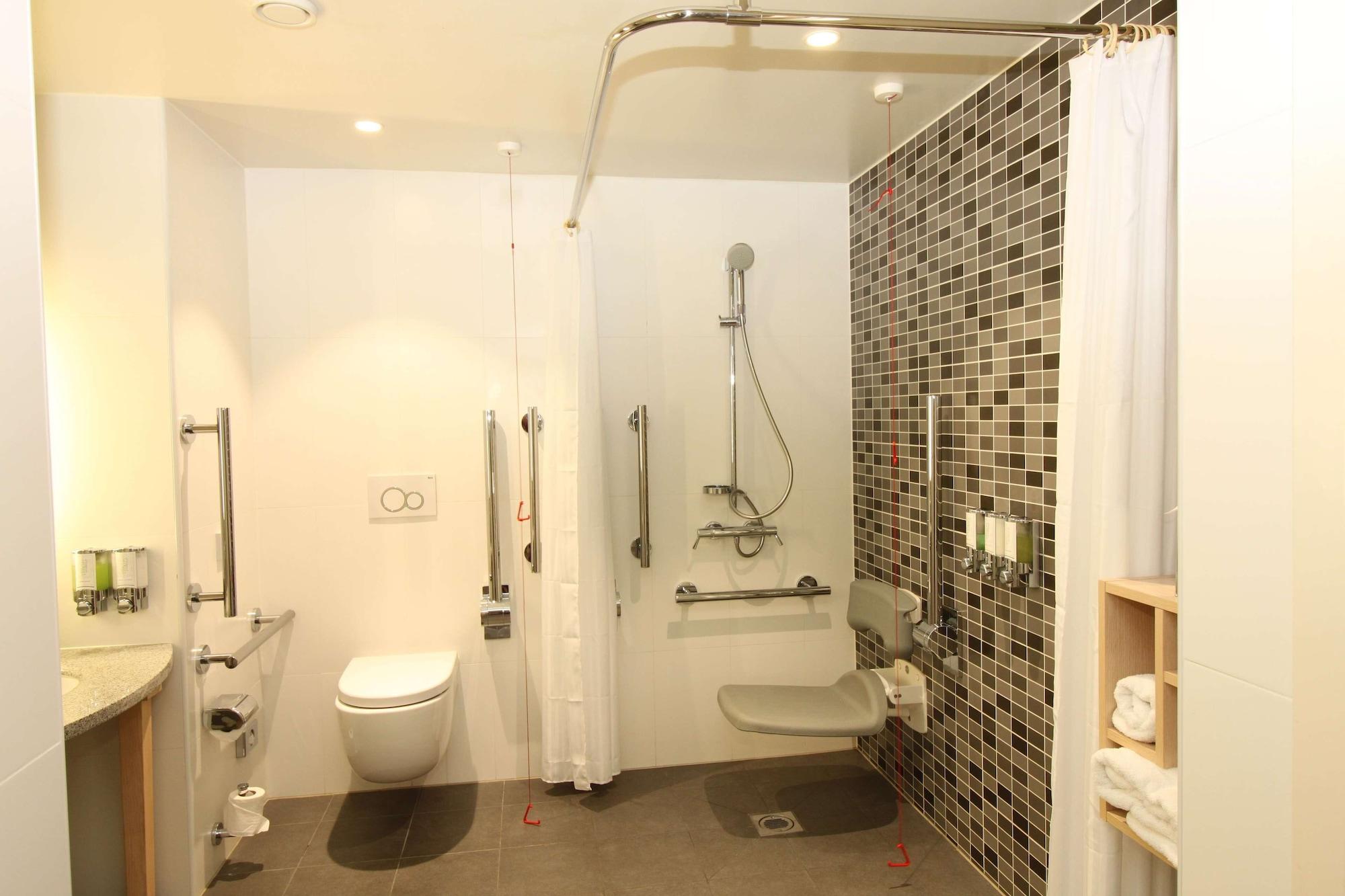 Hampton By Hilton Docklands Hotell 3*