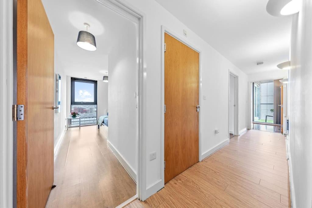 Lovely & Cosy 2 Beds Skyline View London