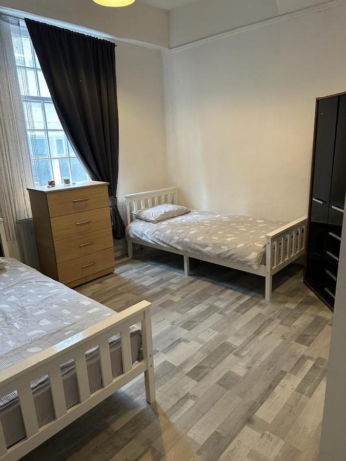 Homestay Central Location, Close To Bars Restaurants And Train Stations London