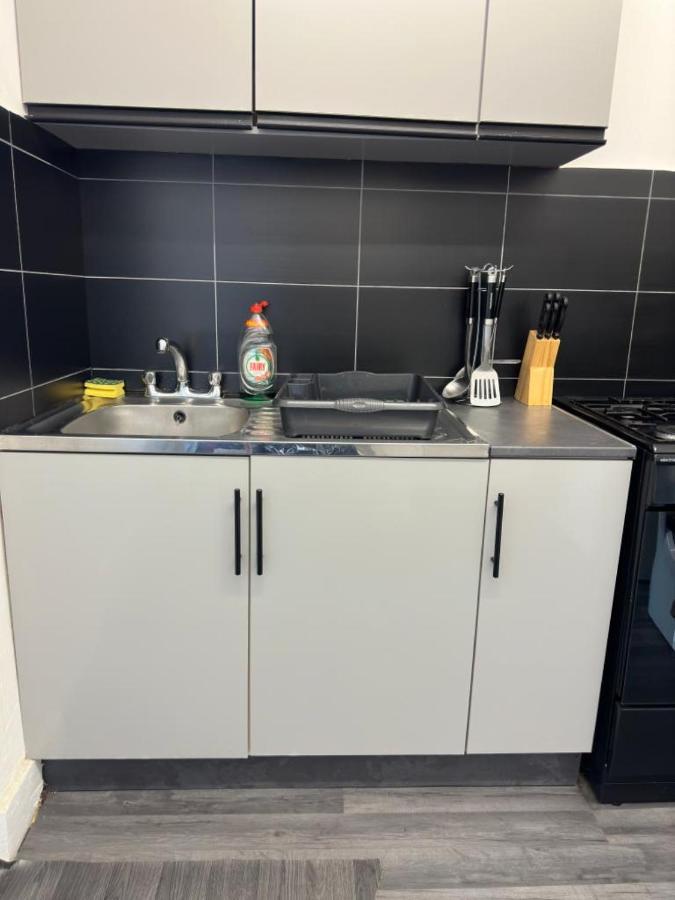 Homestay Central Location, Close To Bars Restaurants And Train Stations