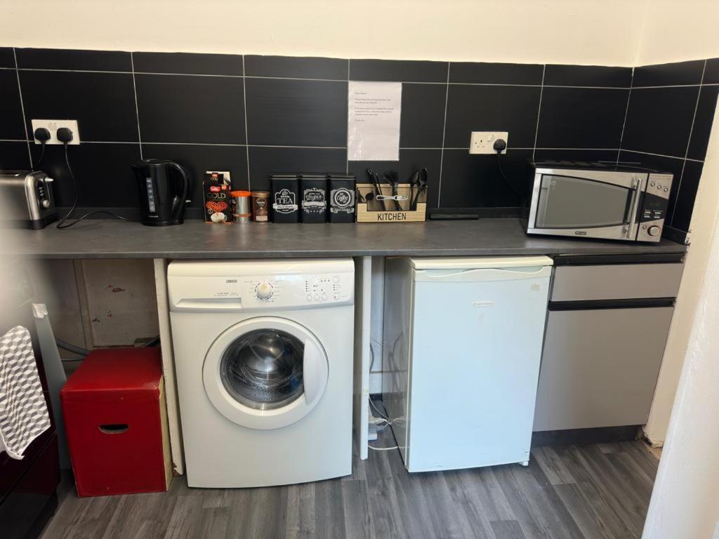 Homestay Central Location, Close To Bars Restaurants And Train Stations