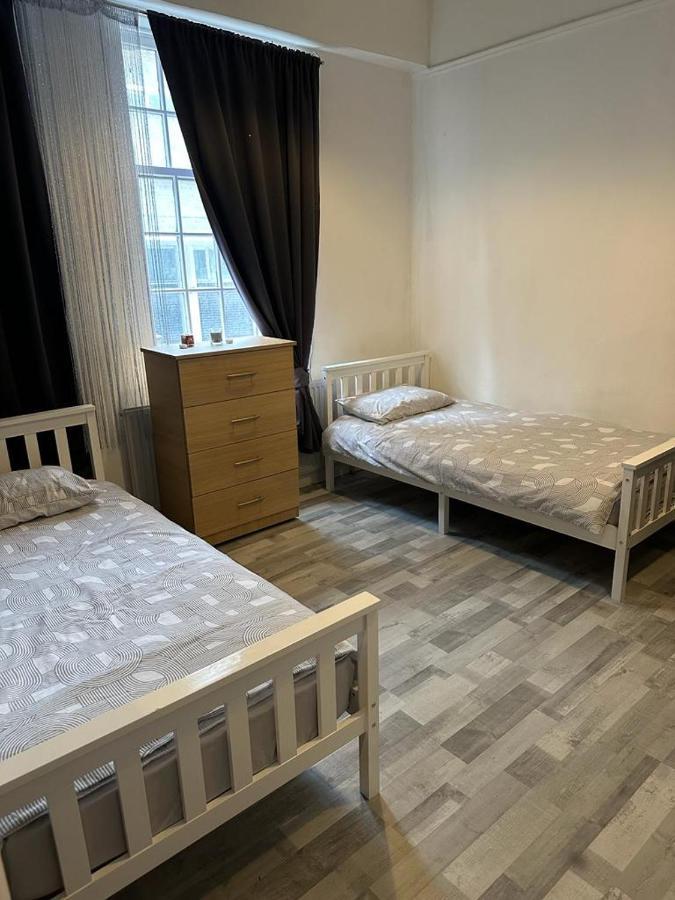 Central Location, Close To Bars Restaurants And Train Stations London