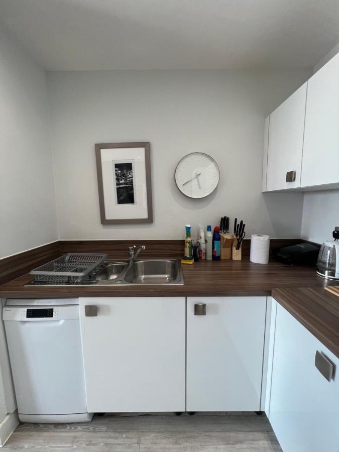 Apartamento Cityscape Serenity: 10th Floor Oasis Near City Airport, Excel & 02