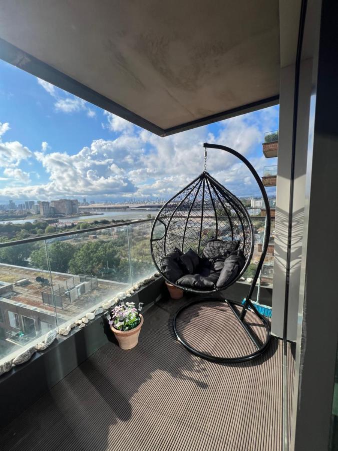 Apartamento Cityscape Serenity: 10th Floor Oasis Near City Airport, Excel & 02