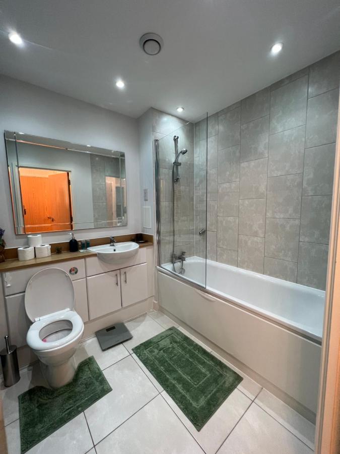 Apartamento Cityscape Serenity: 10th Floor Oasis Near City Airport, Excel & 02