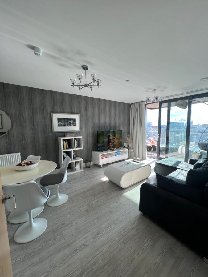 Apartamento Cityscape Serenity: 10th Floor Oasis Near City Airport, Excel & 02 Londres