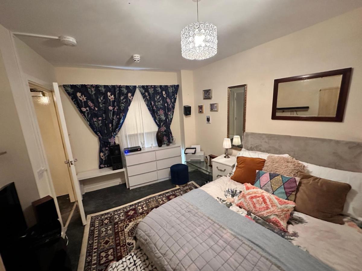 Homestay Private Room. In Zone 2 In Cousy Flat