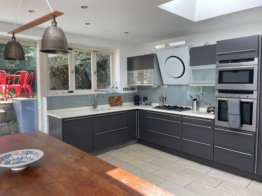 Beautiful Victorian House, Sleeps 12 * Londres