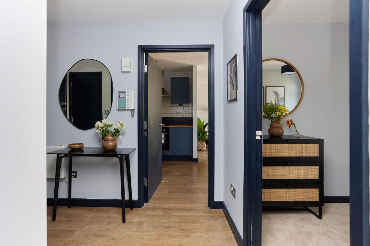 The Whitechapel Place - Stunning 2bdr Flat With Balcony Apartment *