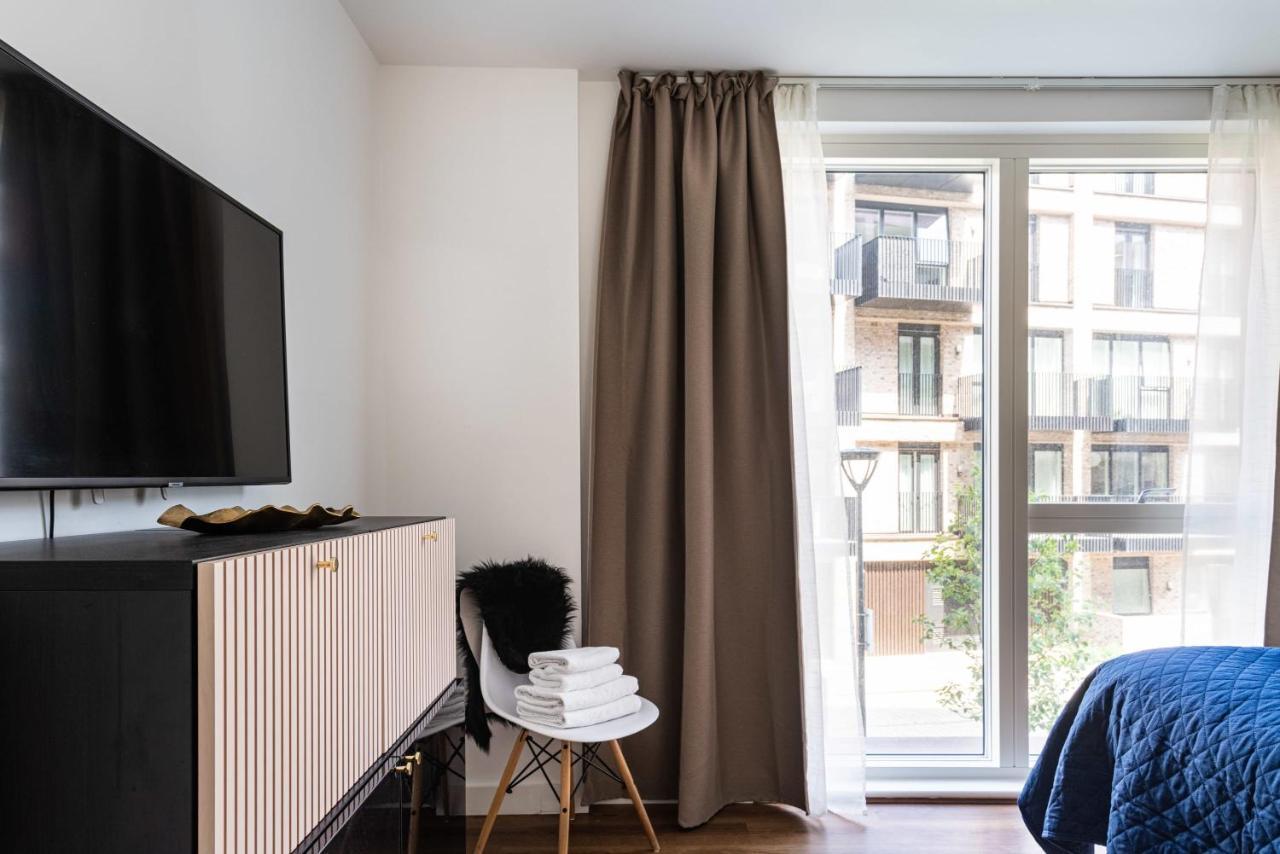 White Marble Tranquility, Park Side Life * London