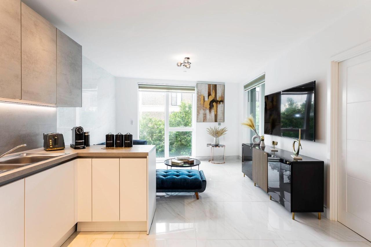 Apartment White Marble Tranquility, Park Side Life