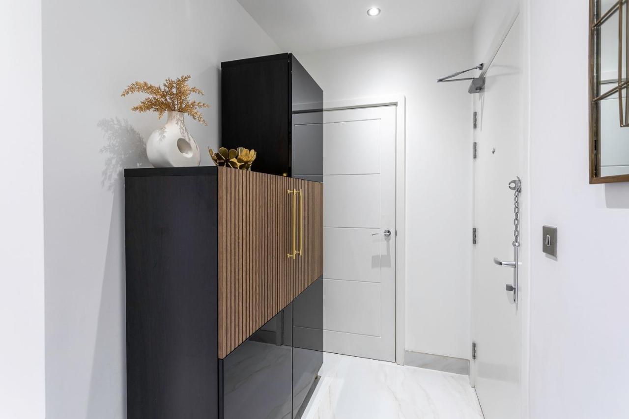 White Marble Tranquility, Park Side Life Apartment *