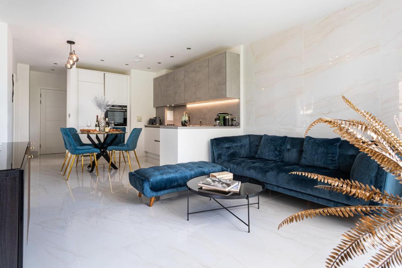 White Marble Tranquility, Park Side Life *