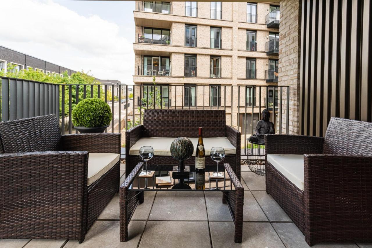 Apartment White Marble Tranquility, Park Side Life
