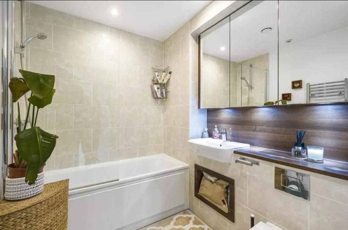 Ontario Point Flat Only Double Bedroom