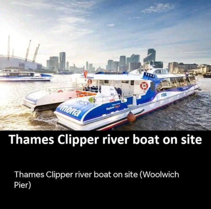 Snuggle - Riverside - Views Over Looking River Thames, Close To O2 Arena, Excel, Airport, Thames Clipper- River Boat Service, Woolwich Ferry, Onsite Parking, Twin Option Available Londen