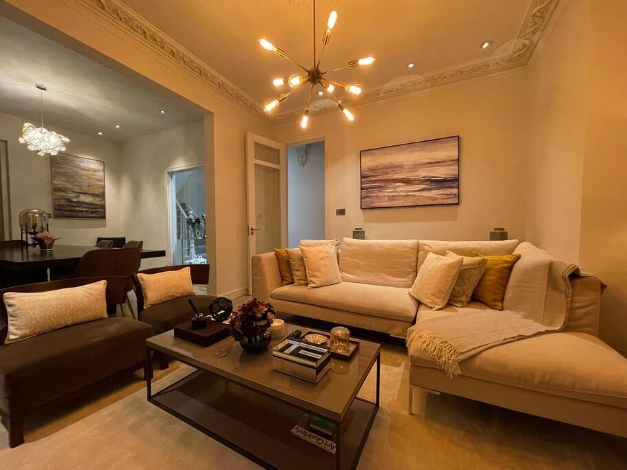 Quintessential Town House Close To