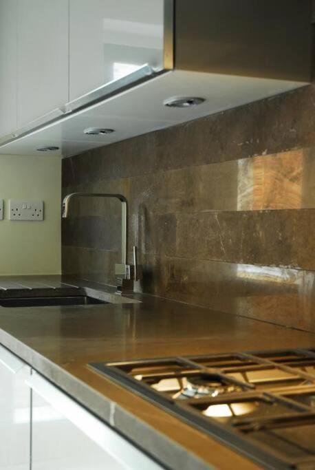 Apartment Quintessential Town House Close To London