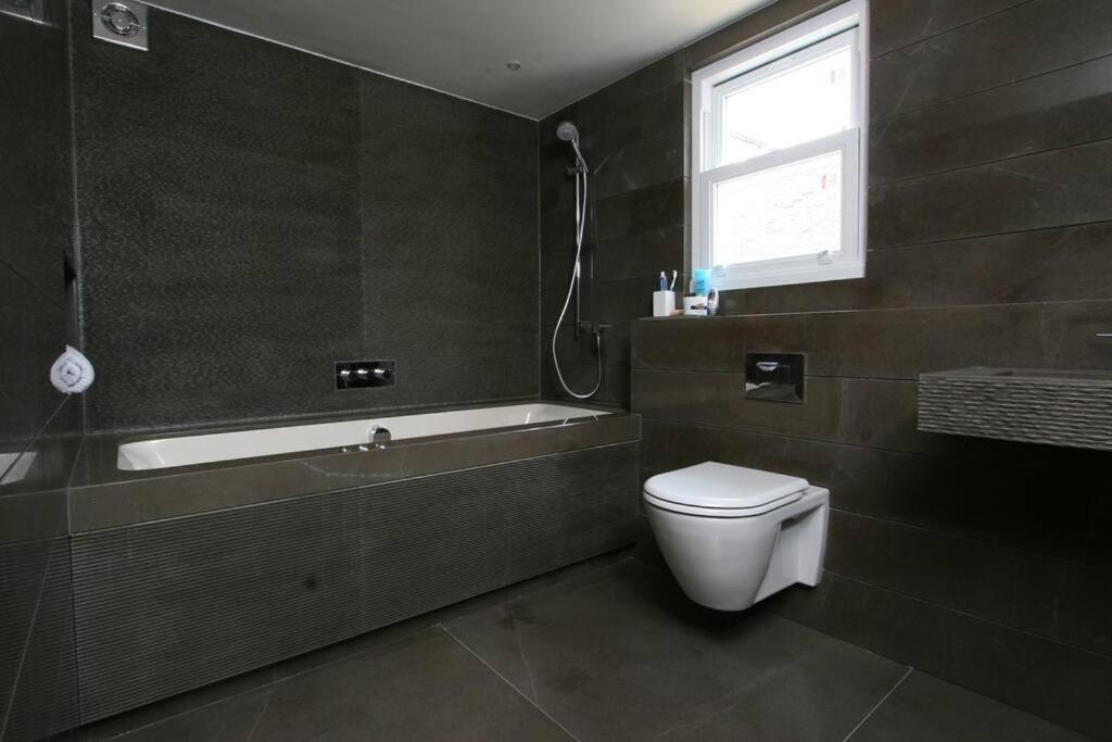 Apartment Quintessential Town House Close To London