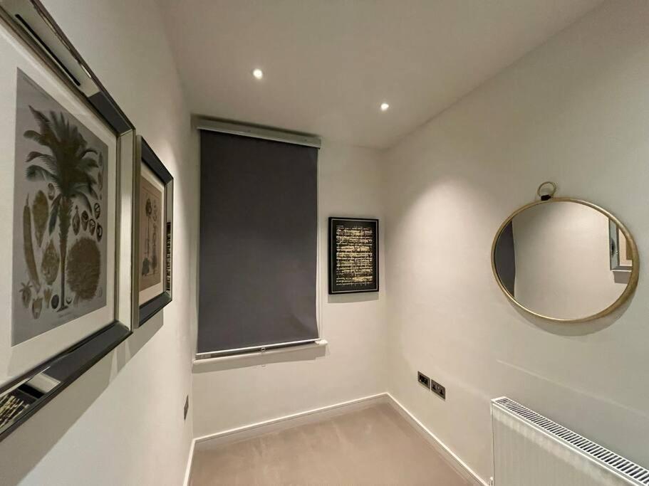 Quintessential Town House Close To London